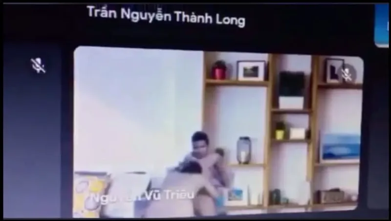 Học online quên không tắt camera lộ cảnh em ghệ đang mút mút