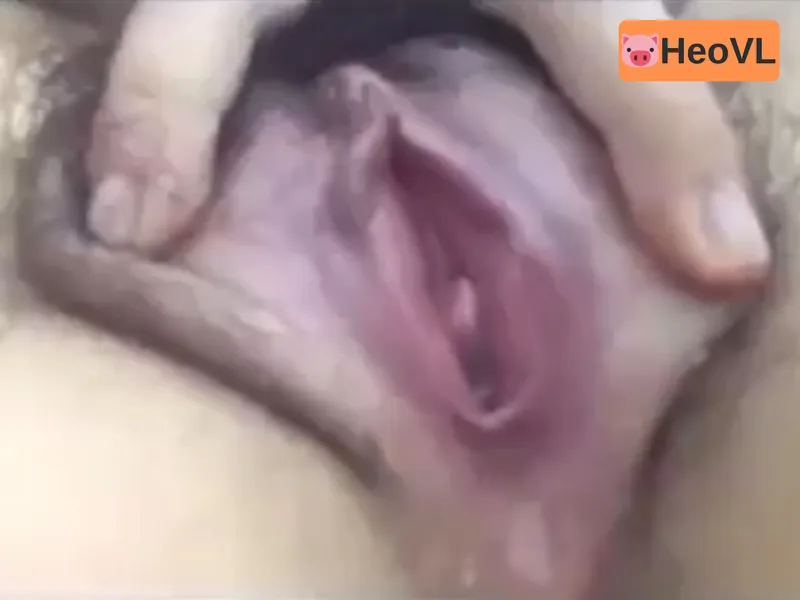 Bồ show cận cảnh cô bé đang thở